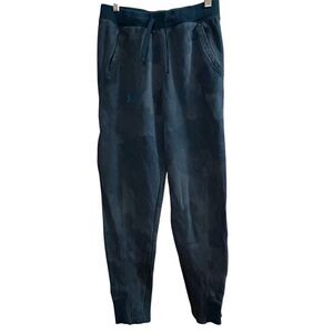 Under Armour Kids Camo Joggers Blue Size XL Athletic Casual‎ Pants